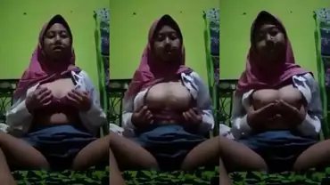 Bokep Indo Masih SMA Toketnya Gede Padet Lumer poster