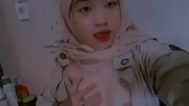 Bokep Indo Masih SMP Cantik Hijab Remas Toket poster