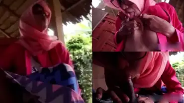 Jilbab Mesum Di Saung Sampai Crot Bikin Gemetar poster