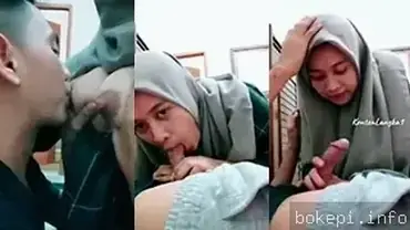 Ukhti Jilbab Cantik Ngasih Toket Gede Keluarin Susu Panas poster